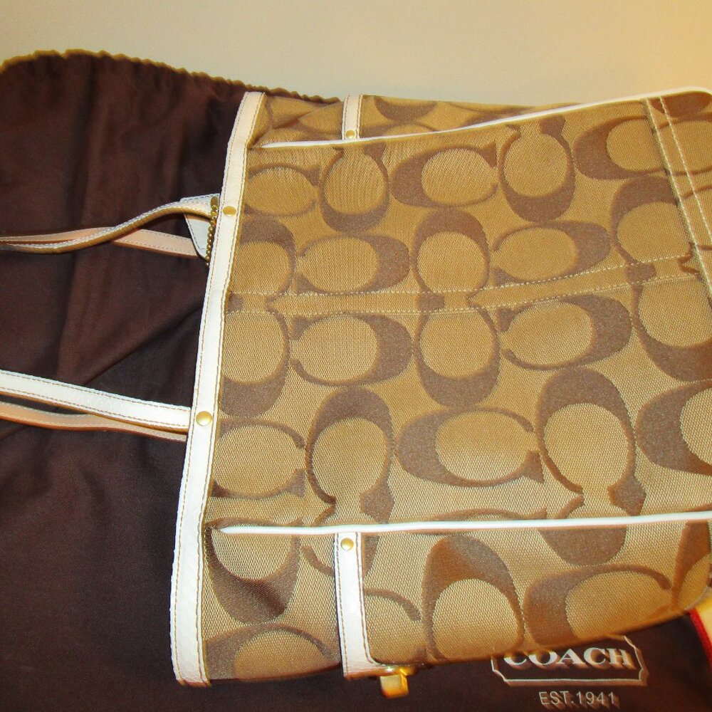 Coach BO6S-8626 Graphic/White Tote - Picture 11 of 11